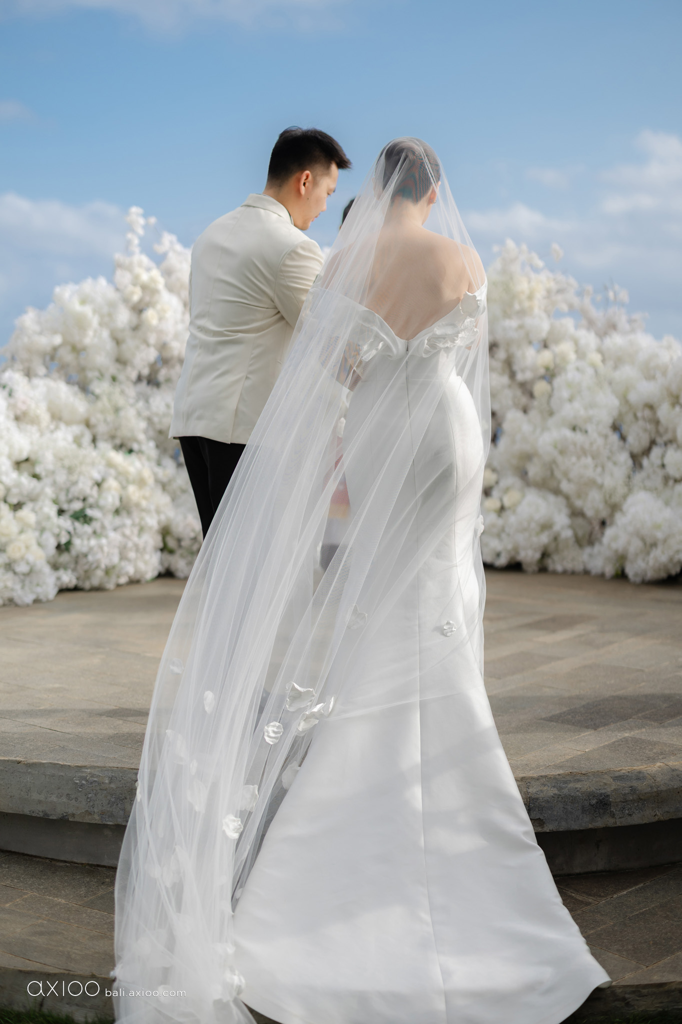 Axioo: A Study in Softness: A Wonderland Uluwatu Wedding in Bali